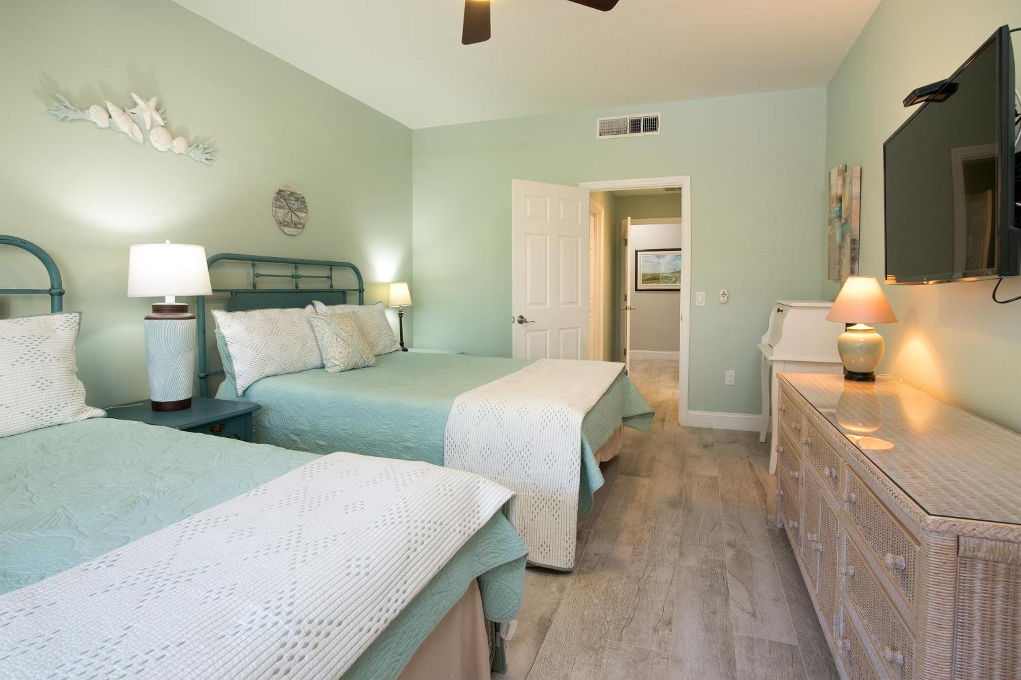 Village House Hilton Head Island Room photo